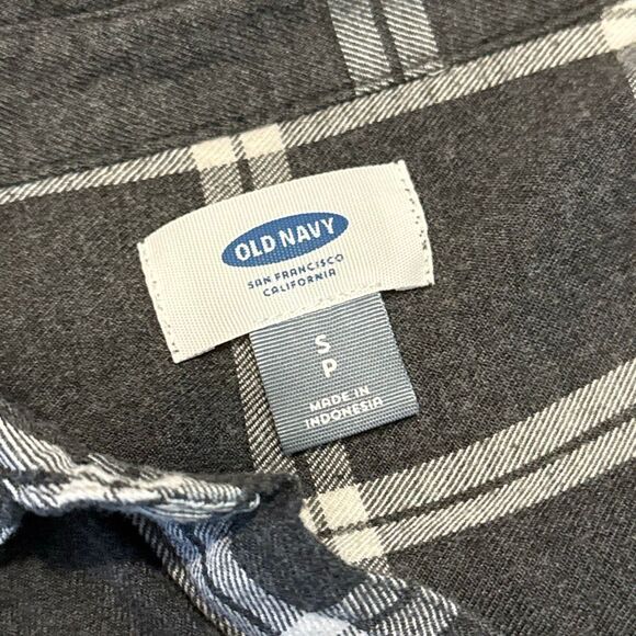 Old Navy Grey Plaid Popover Pintuck Shirt Blouse Women’s Small - Picture 6 of 7